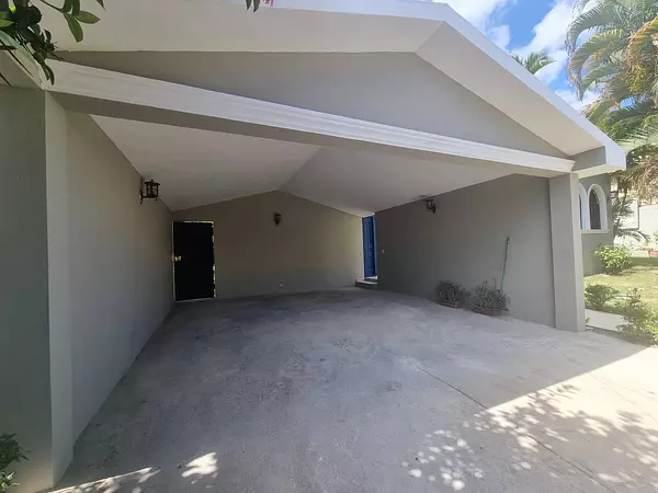 casas - Amplia Casa en Venta en el Ens. Julieta 9