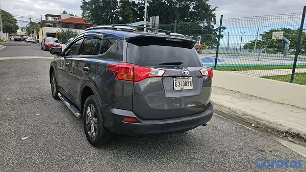 jeepetas y camionetas - Toyota rav4 2015 8