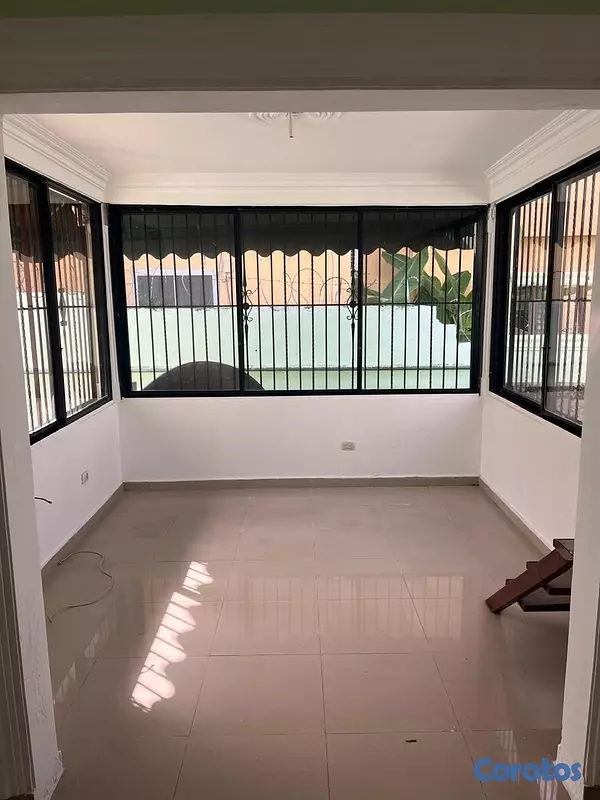 casas - venta de casa en vista hermosa con 598mts de solar santo Domingo este  3