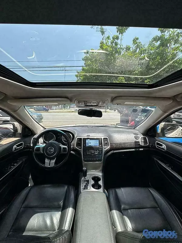 jeepetas y camionetas - Jeep Grand Cherokee Laredo 2012 4