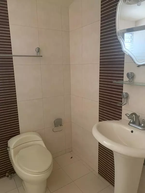 casas - Alquiler Amplia Casa de 4 Habitaciones, 2 niveles, Mirador Sur, Santo Domingo 9