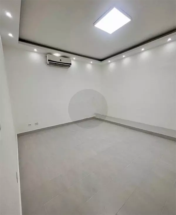 oficinas y locales comerciales - Amplio local en zona céntrica y comercial 9
