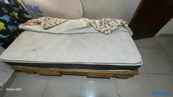 muebles y colchones - Vendo base y colchón twin 73x38, en buenas condiciones.  2