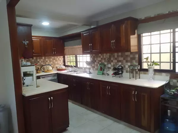 casas - Se Alquila Casa Amueblada en Altos de Arroyo Hondo III,  US$ 1,990,  8