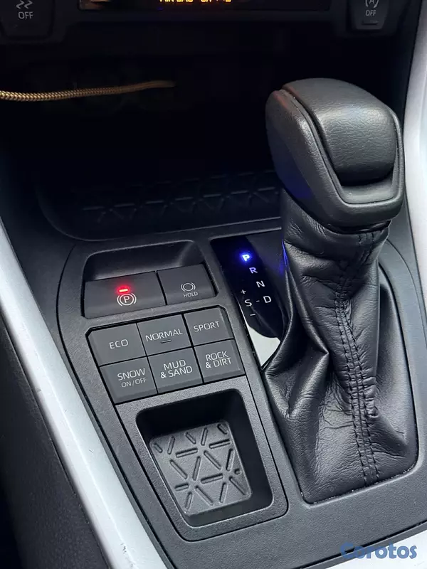 jeepetas y camionetas - Toyota RAV4 LE AWD 2020 12