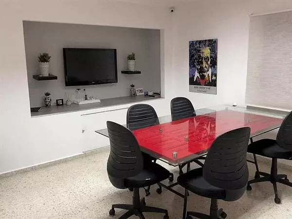 oficinas y locales comerciales - Oficina en alquiler en Piantini 6