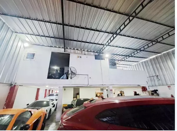 oficinas y locales comerciales - Local céntrico y comercial  9