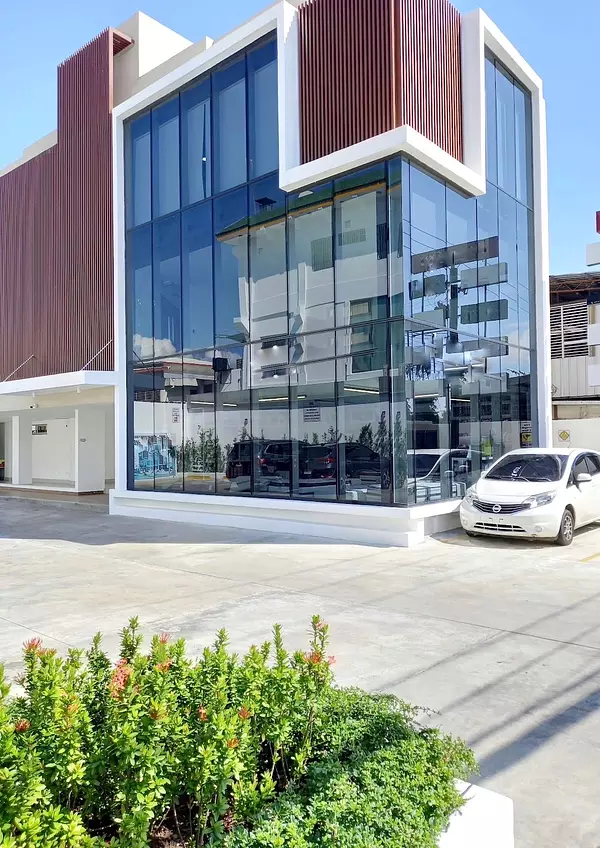 oficinas y locales comerciales - Local en los prados  2
