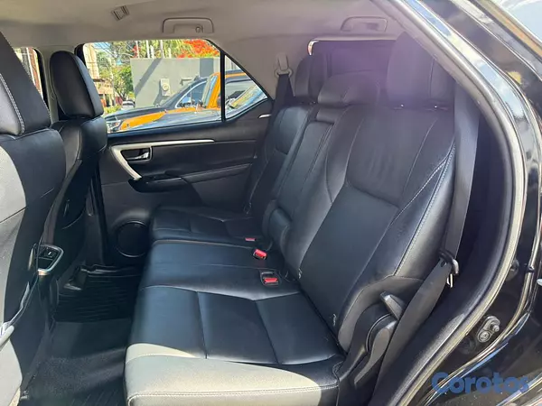 jeepetas y camionetas - Toyota Fortuner Diamond 2022 9
