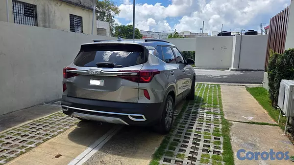 jeepetas y camionetas - Kia Seltos 2022 (Motor Doch de gasolina)  3