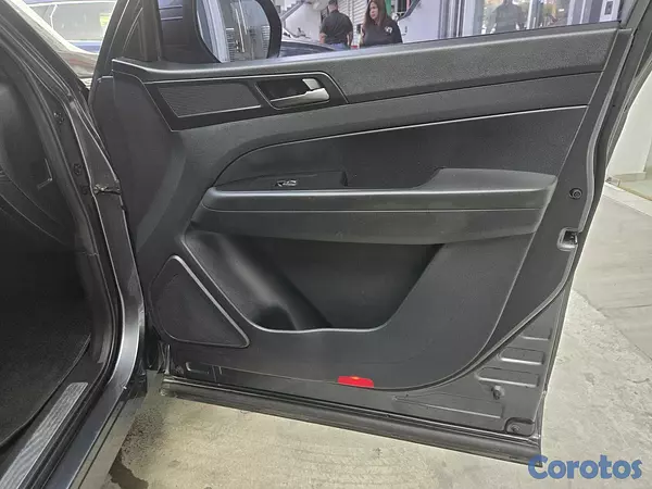 jeepetas y camionetas - KGM REXTON 2021 GRIS OSCURO DIESEL 18