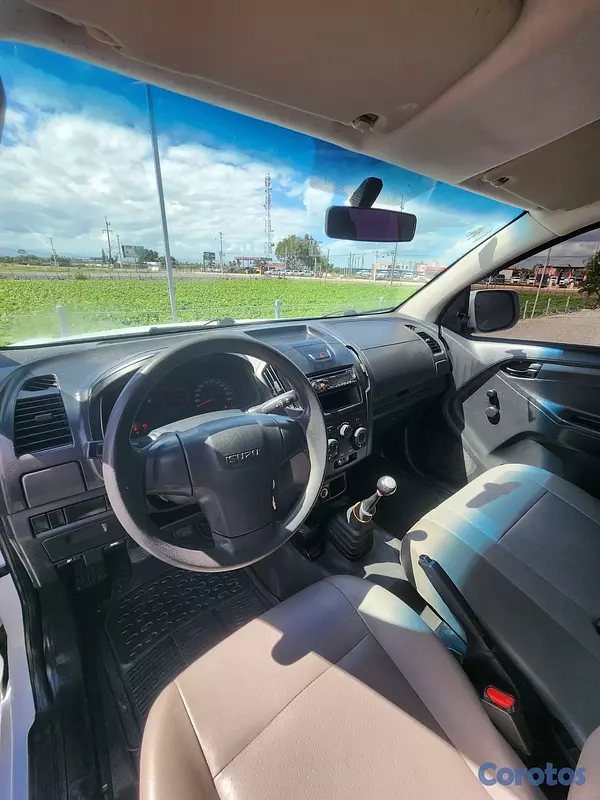 jeepetas y camionetas - 2017 Isuzu DMAX bajita 💎 7