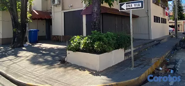 oficinas y locales comerciales - Local de 200m2 ensanche Julieta primer piso 3
