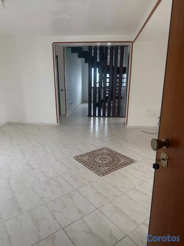 apartamentos - Penthouse de Dos Niveles en Alquiler – Avenida España.
 2