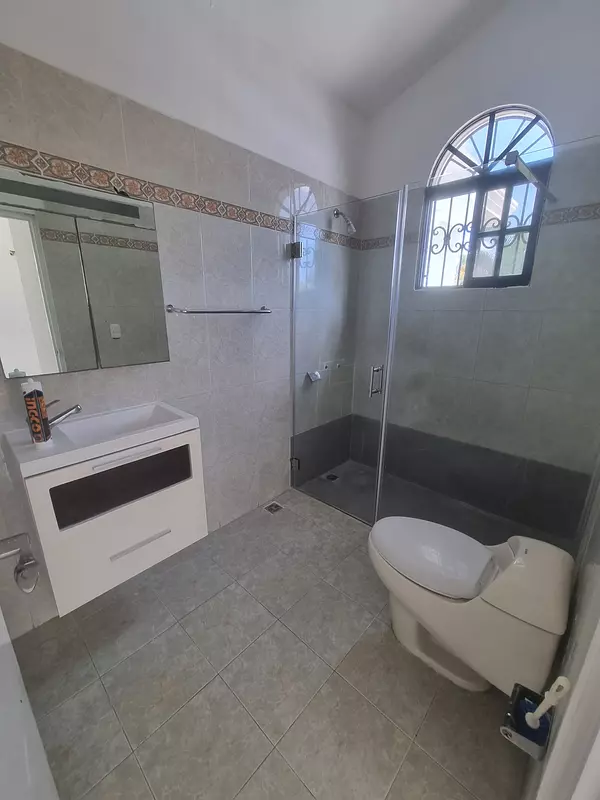 casas - Amplia Casa en Venta en el Ens. Julieta 7