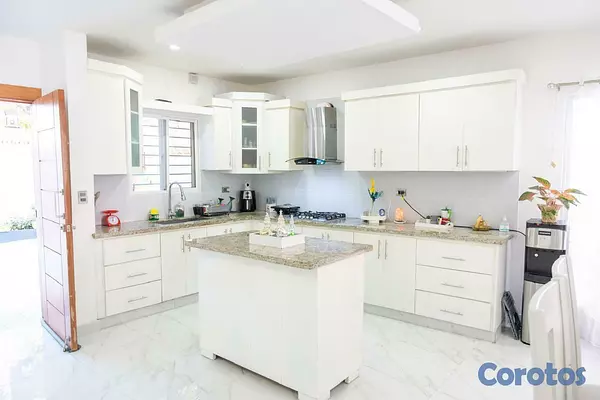 casas - Casa Amplia en Venta con Ubicación segura, las Dia 8