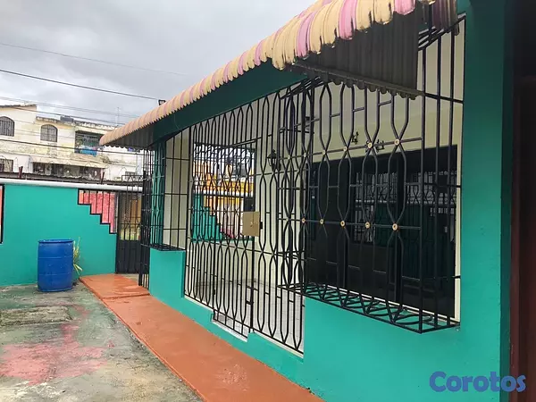 casas - venta de casa de 6 habitaciones en urbanización lucerna Santo Domingo este  2