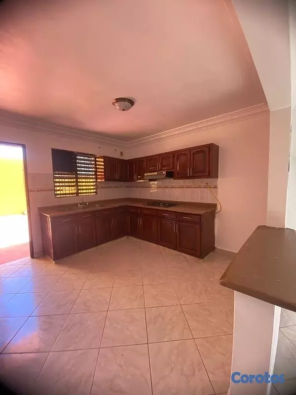 casas - venta de casa de 2 niveles separados en lucerna Santo Domingo este 10