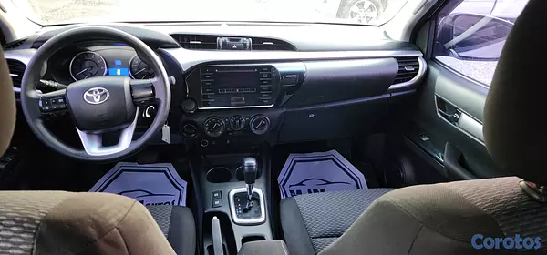 jeepetas y camionetas - Toyota hilux 2020 único dueño Pintura  9