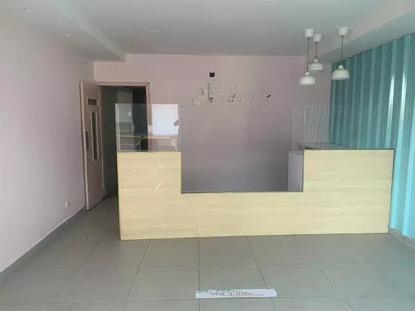 oficinas y locales comerciales - Local en exclusiva zona PIANTINI 4