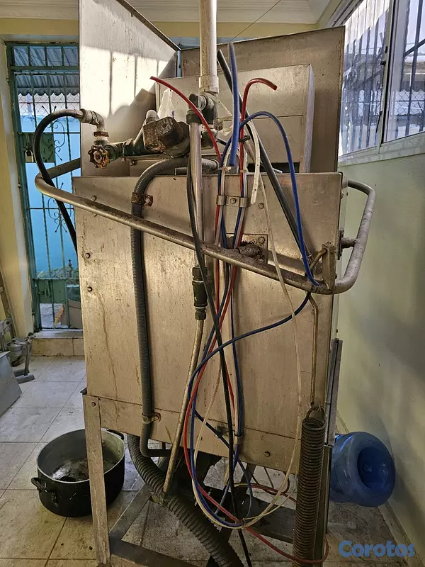 equipos profesionales - Lavavajillas industrial en acero inoxidable  8