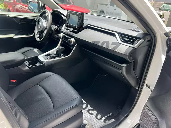 jeepetas y camionetas - toyota rav4 2020 le  8