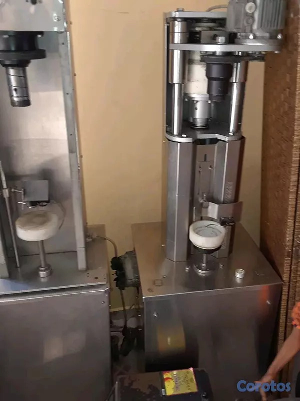 equipos profesionales - 3 llenadoras para botellas y 2 máquinas para tapas 2