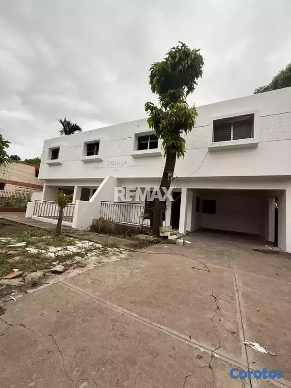 oficinas y locales comerciales - Nave industrial de 600mt2 en alquiler en Renacimie 8