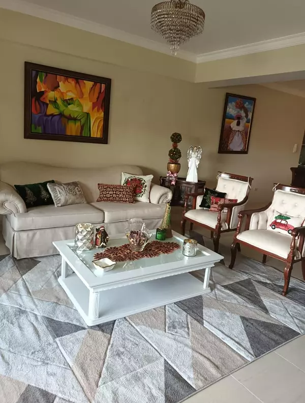 apartamentos - SE VENDE apartamento en Gazcue

170 metros 
3 Habitaciones 
2 Bñ
DR$12,800,000 7