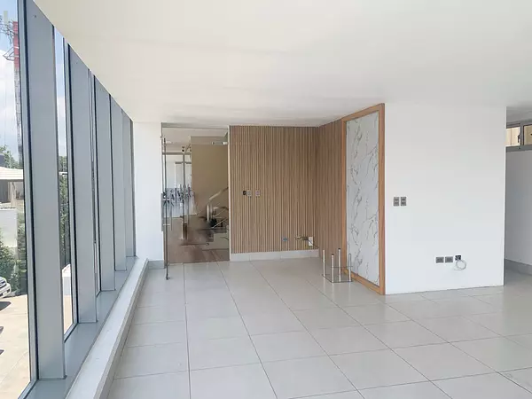 oficinas y locales comerciales - Local en los prados  3