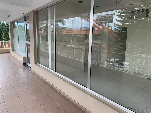 oficinas y locales comerciales - Local esquinero gran visibilidad 4