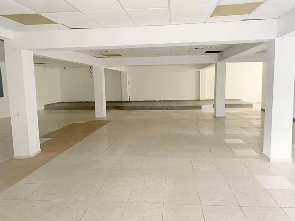 oficinas y locales comerciales - Alquiler local comercial en Evaristo morales  3