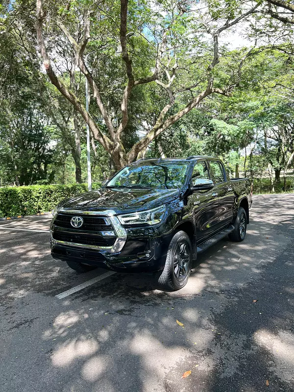 jeepetas y camionetas - Toyota hilux 2023 3