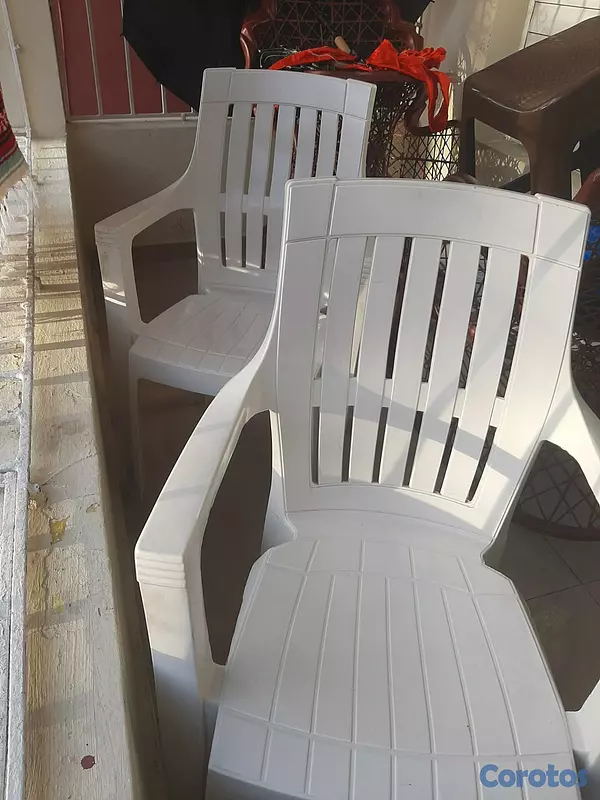 muebles y colchones - 4 Sillas plastica buenas condiciones  3