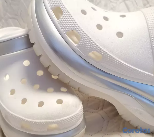 zapatos unisex - Crocs size 8, como nueva la compre en la casa en ny y solo la use una vez  5
