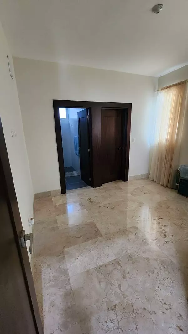 apartamentos - Apartamento 2do Nivel en La Zurza  4