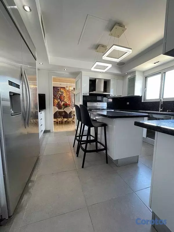 apartamentos - vendo piantini tres habitaciones con su baño tres parqueos balcón amplio  7