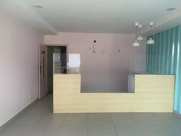 oficinas y locales comerciales - Local en exclusiva zona PIANTINI 5