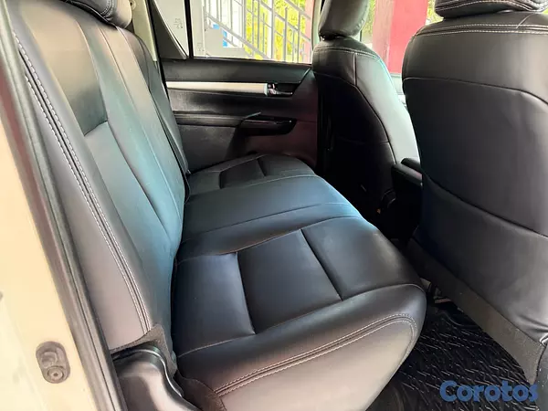 jeepetas y camionetas - Toyota Hilux año 2020 diesel automática  6
