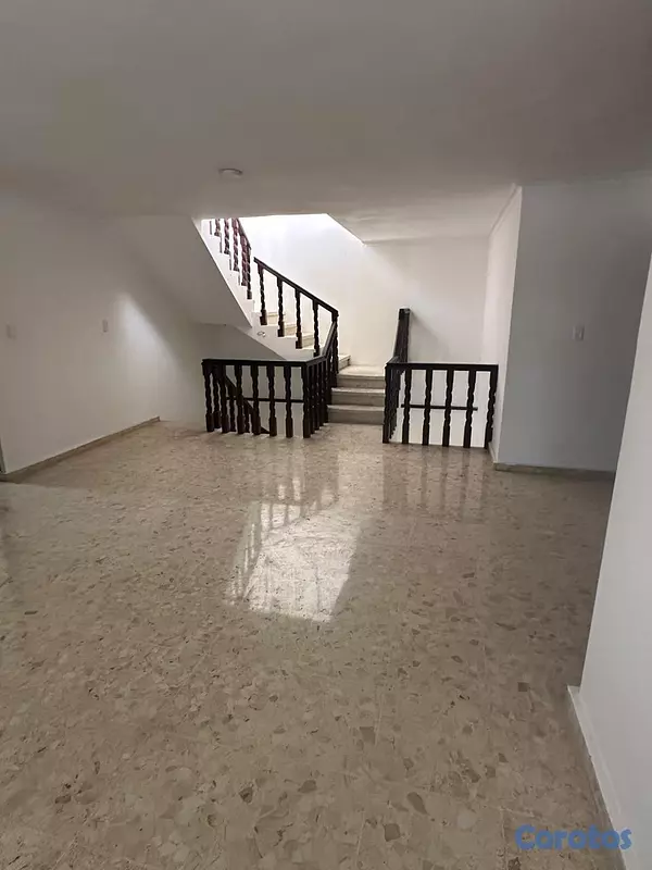 casas - Vendo Casa de 3 niveles en La Castellana, 4 HABS., 10
