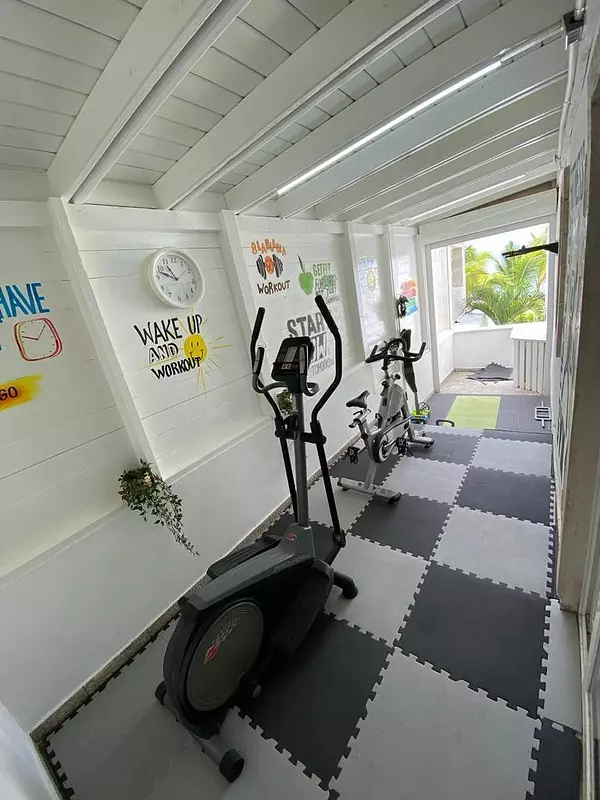 casas vacacionales y villas - villa super moderna en línea de playa en Juan Dolio de 450 mt2  9