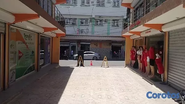 oficinas y locales comerciales - venta de plaza comercial en San Carlos con 22 locales rentados santo Domingo  4