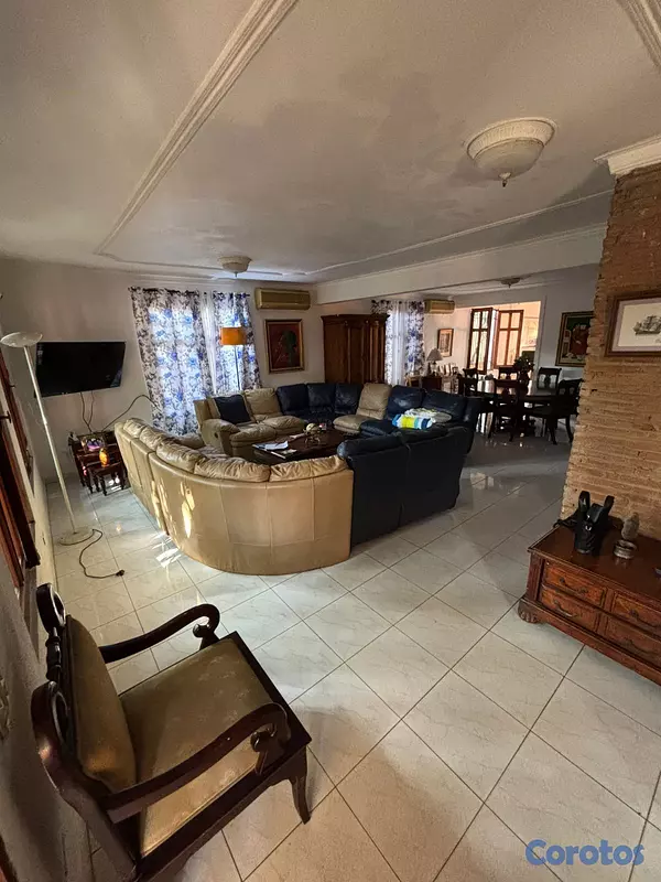 casas - Amplia y exclusiva propiedad en zona estratégica d 7