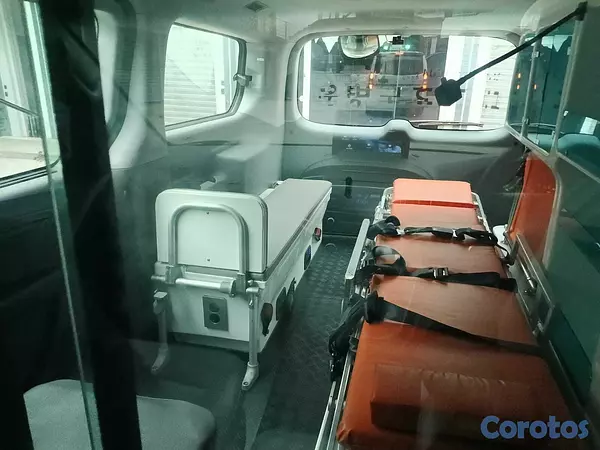 jeepetas y camionetas - HYUNDAI GRAND STAREX AMBULANCIA 2017 9