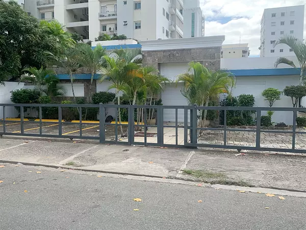 oficinas y locales comerciales - Amplio local en Naco 683 m 6