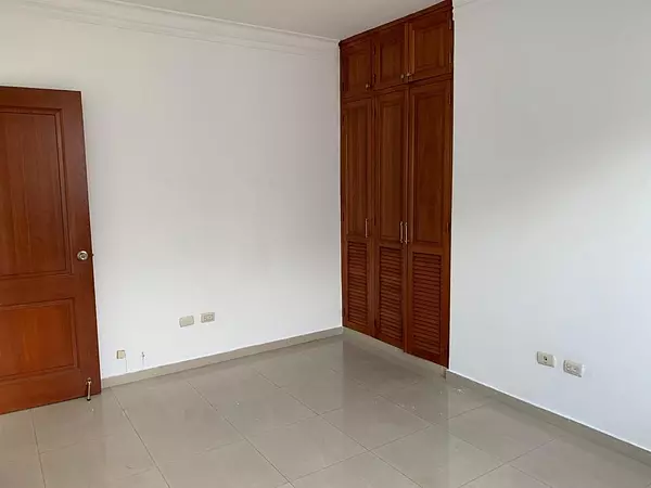 apartamentos - Alquiler con LB
GAZCUE
1 Hab
1,5 Baños
Hab de servicio
1 parqueo
USD$ 800 9
