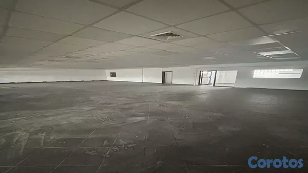 oficinas y locales comerciales - Alquiler Local Comercial Naco 2do piso 76Mts 6