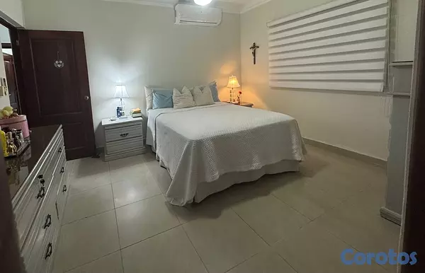 apartamentos - vendó avenida independencia jardines del Sur PH tres habitaciones 2.5 baños dos  8