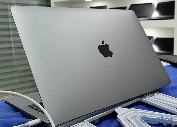 computadoras y laptops - Mac pro Retina 13.3 intel Core i7 Ram 16gb SSD 512gb año 2018 1
