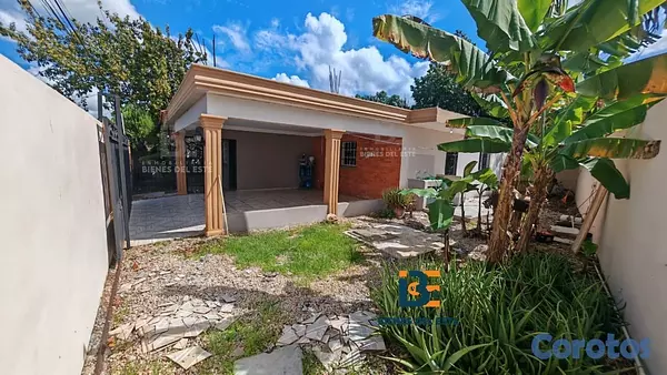 casas - Se vende amplia casa DE ESQUINA en la Entrada del  9